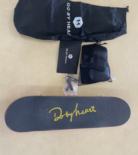 DBH滑板，送全新护具 319包邮~