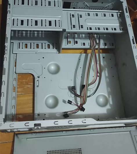 机箱外壳，二手产品售出不退不换，拍下视为认...