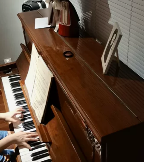 三益钢琴，没有发票。事儿多的人砍价的人不招...
