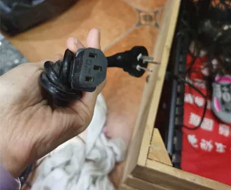 三插转品字尾电脑电饭锅电源线。长1.5米,...