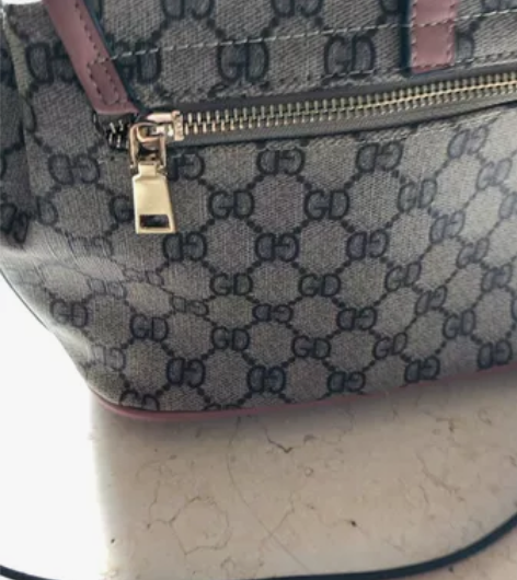 新款女士时尚斜挎包包处理啦！因为前脸有两点...