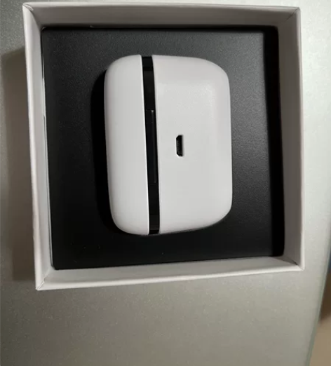 漫步者TWS2，耳机舱和一只耳机，右耳。 ...