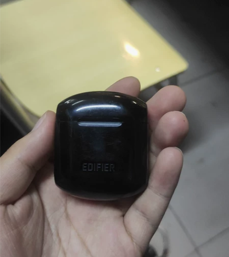 只是耳机仓，耳机掉厕所了，有意者联系，漫步...
