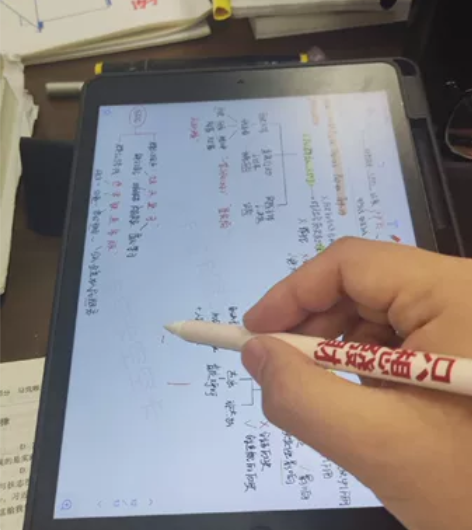 iPad八代32GWiFi款，加一代笔打包...