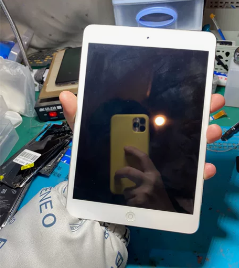 iPad mini第一代 非常小巧，轻，1...