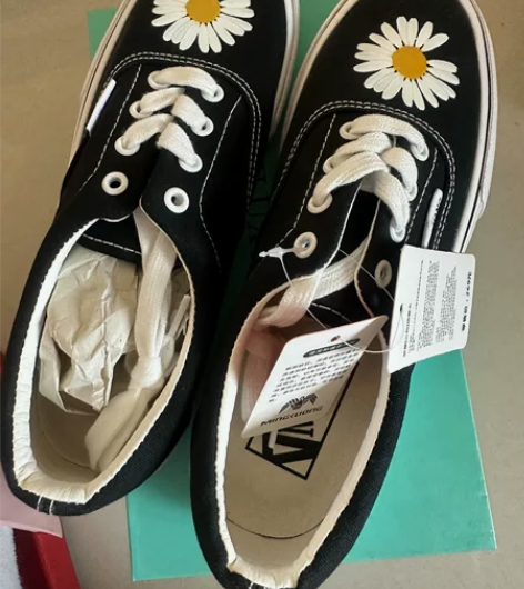 全新39帆布鞋，闲置物品不退不换。 感兴趣...