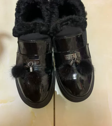 女鞋38码,新旧如图,喜欢的联系我 感兴趣...