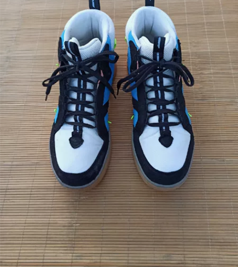 41码李宁高帮运动鞋 鞋子八成新以上，保证...