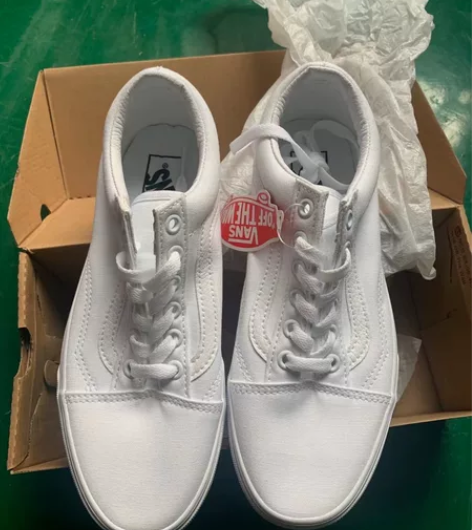 Vans 经典款纯白 38码一双 瑕疵如图...