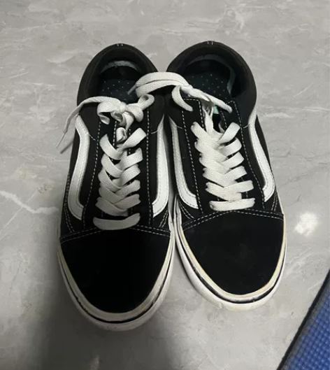vans板鞋女 36码 穿过一次 看鞋底就...