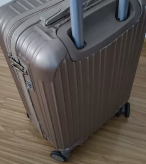 杂牌拉杆箱，20寸的，就用过几次，整体9成...