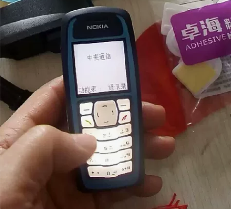 诺基亚手机接打电话质量杠杠的充电器电池一起...