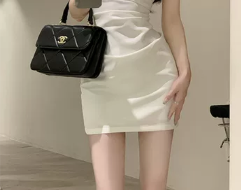 性感褶皱吊带连衣裙新款气质高级感收腰设计感...