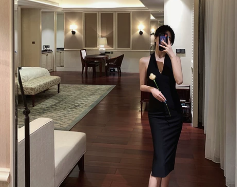 吊带连衣裙女夏长款黑色性感挂脖开叉包臀裙深...