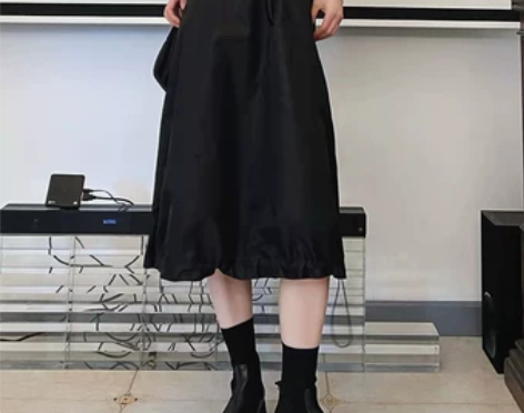 风衣面料运动风格松紧腰围下摆下抽拉半身裙不...