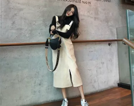 早秋季套装裙子可盐可甜港风洋气减龄中长款灯...