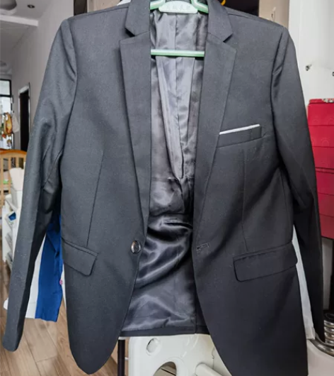 男士西服外套，m码，有意者联系我 感兴趣的...