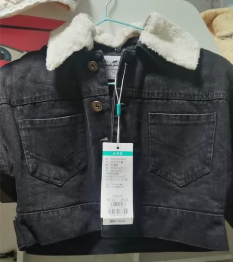 童年领域品牌加厚牛仔短外套，孩子穿小了，便...