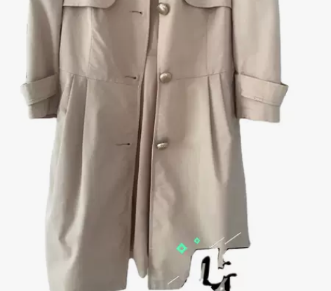 朝花夕拾牌子，米色风衣，M码，本人胖了有点...
