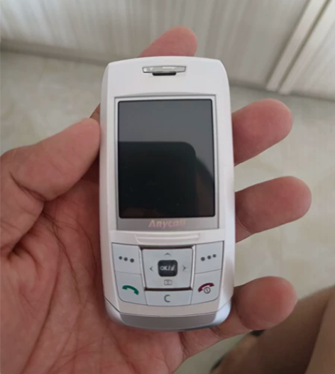 一款老式手机，三星手机，成色如图，保存完好...