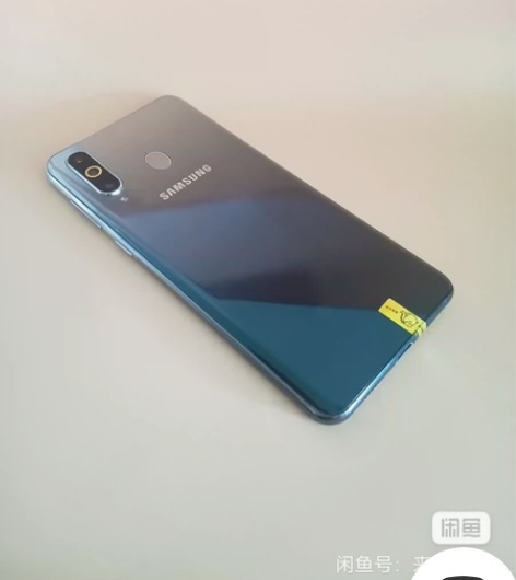 三星  a8s    6+128 银色成色...
