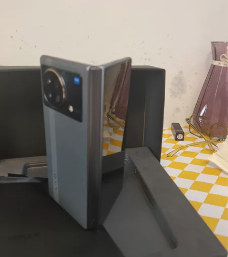 ViVO X Fold 512g 手机带壳...