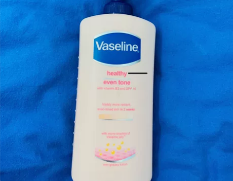 两个液体眼影，四个唇釉（三个珂拉琪，一个酵...