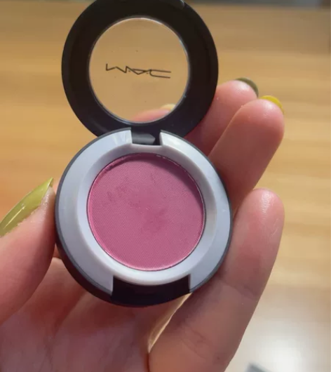 MAC魅可眼影梅子色宿醉妆 可做腮红 眼线...