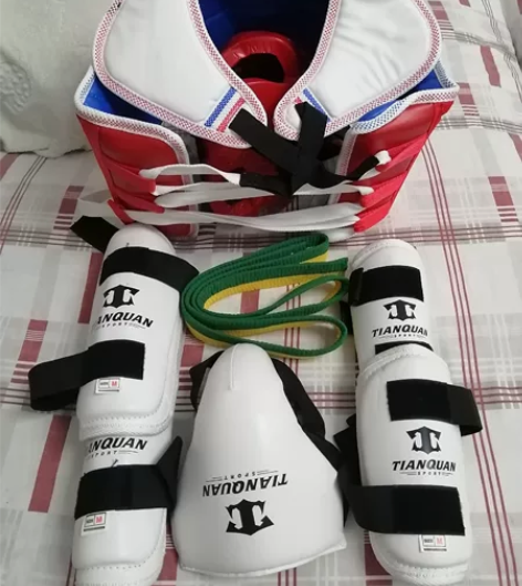 品牌的跆拳道护具，适合四五六年级小朋友用，...