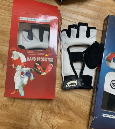 跆拳道护具，孩子上跆拳道课用了几次，有些护...