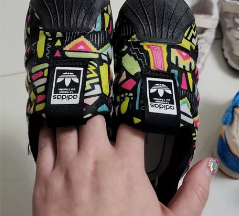 阿迪专柜购入9层新 感兴趣的话点“我想要”...