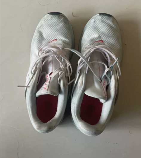 nike耐克运动鞋 新旧程度看图，拍下洗刷...