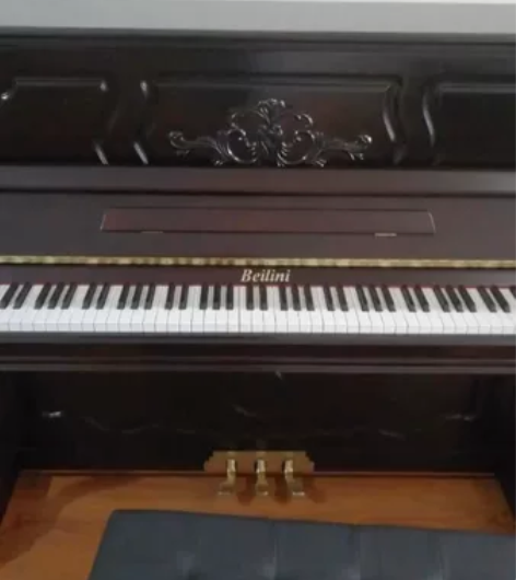 几乎全新，德国品牌钢琴，尺寸151*61*...