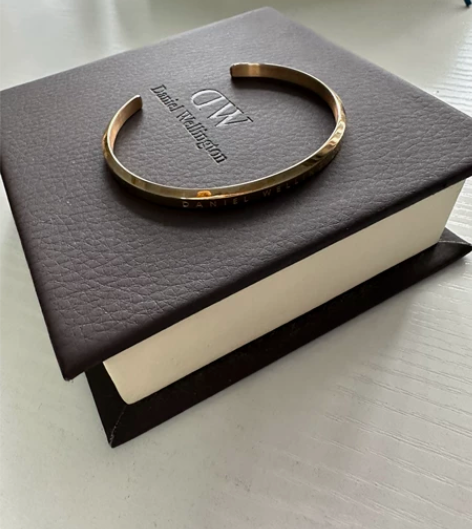 Dw手镯可配手表佩戴，澳门实体入手，买回来...