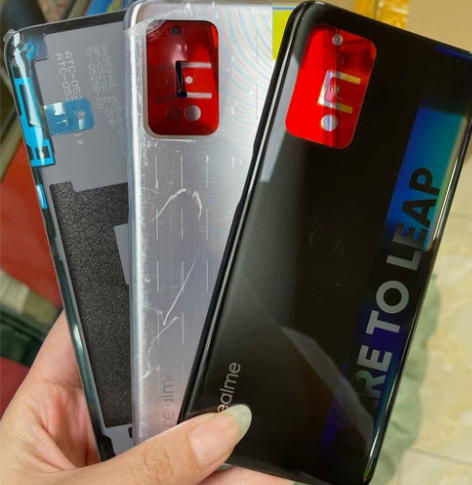 realme Q3后盖原装带胶 感兴趣的话...