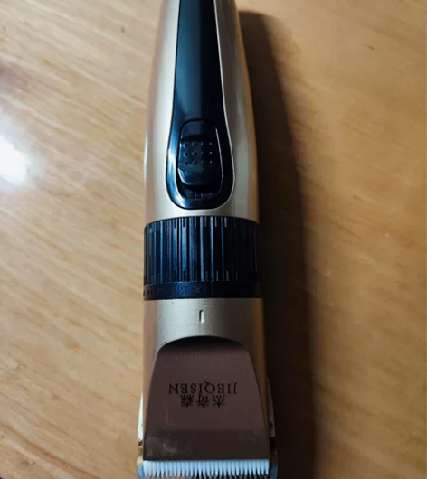 理发器用过几次现在闲置卖给有缘人有充电线等...