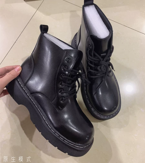 全新  加绒马丁靴  39码 pu的 内里...