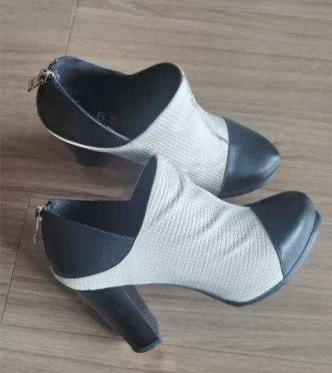 35码高跟鞋，商场专柜买的，记得买时6百多...