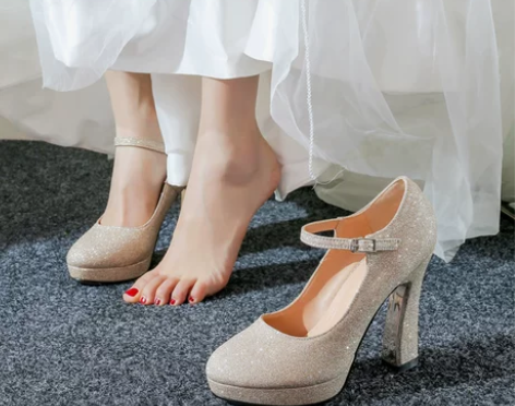 法式婚鞋女2022年新款婚纱新娘结婚鞋红色...