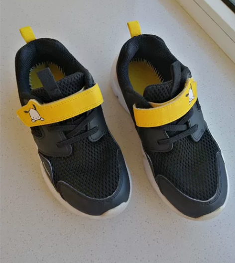 安踏儿童鞋： 单网，春夏季可穿，33码，脚...