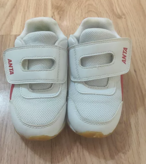 安踏童鞋，建议脚长14.5。只穿了2-3个...