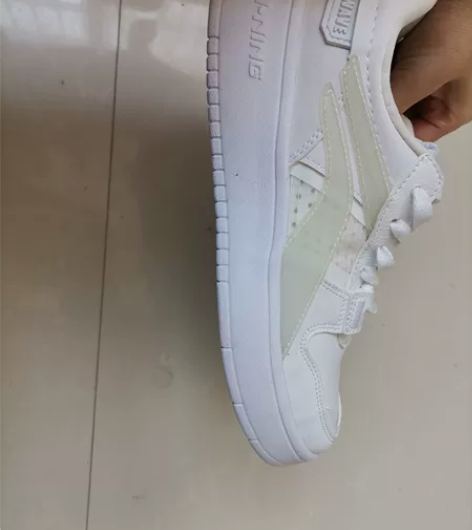 李宁女鞋39码云雾白。买来不喜欢了不穿落灰...