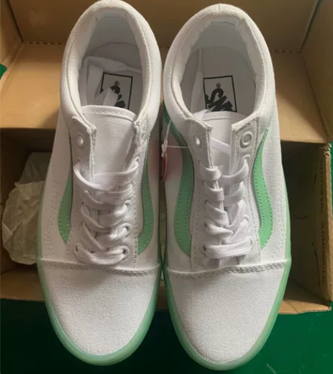 Vans经典款绿白 38码一双,带原盒19...