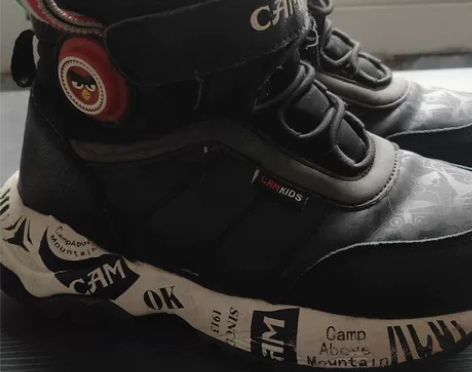 小骆驼大棉鞋，正常穿着痕迹，防水好打理  ...