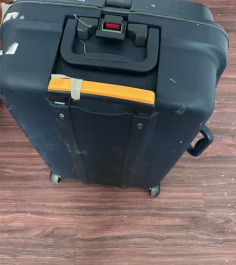 拉杆箱行李箱 有点旧没有擦 可以正常使用 ...