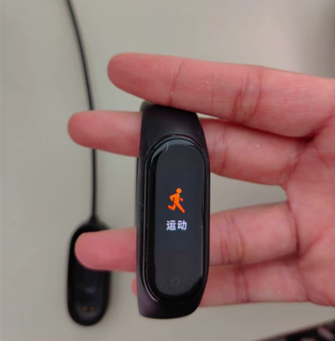 小米手环4， 轻微划痕，功能完全正常，充电...