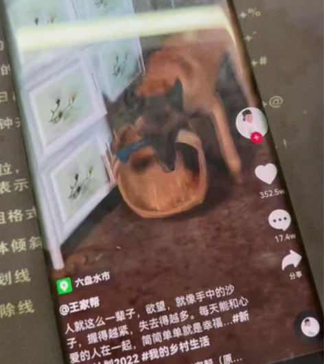 华为mate30por，右上角摔了，触摸一...