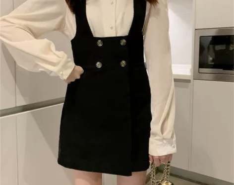 【楚楚】巴赫黑背带裙短款s码 感兴趣的话点...