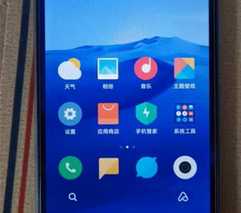 老爹闲置的红米旧手机，屏幕没有划痕，手机背...