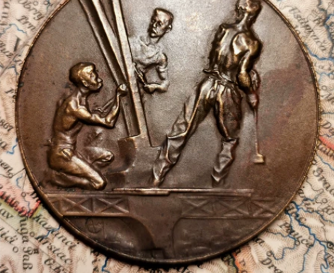 法国巴黎埃菲尔铁塔 铜章 4cm,26.9...